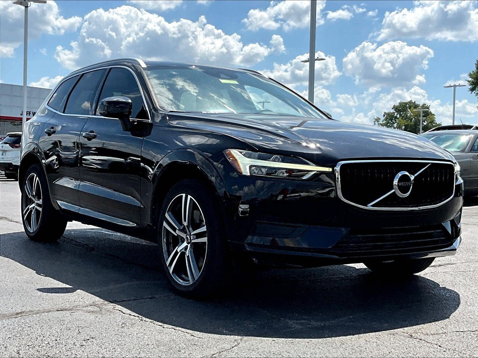 Used 2020 Volvo XC60 T6 Momentum w/ Protection Package Premier AWD/4WD image 3