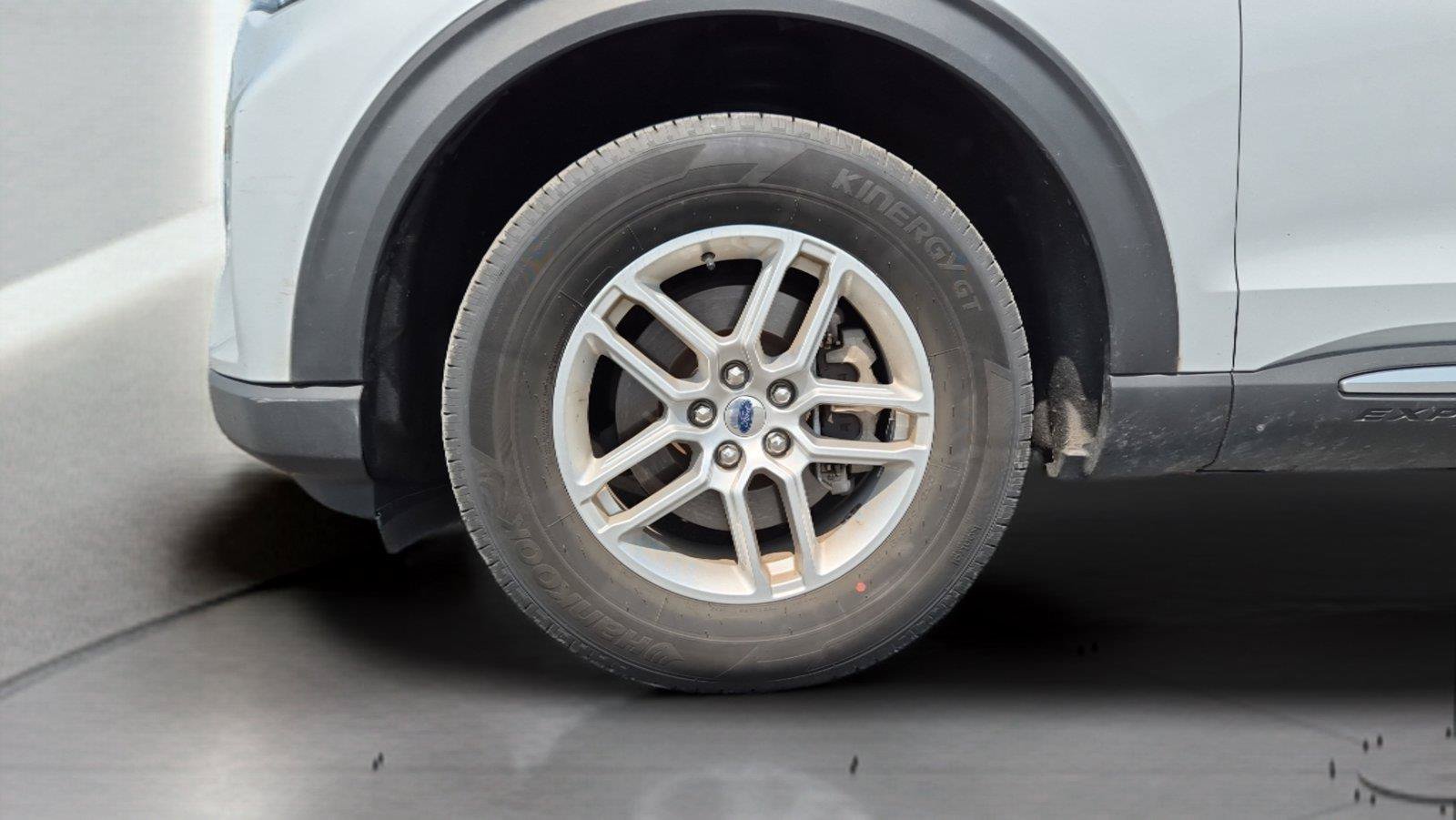 Used 2025 Ford Explorer Active AWD/4WD image 21