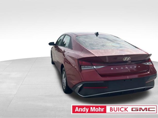 Used 2024 Hyundai Elantra SE FWD image 9