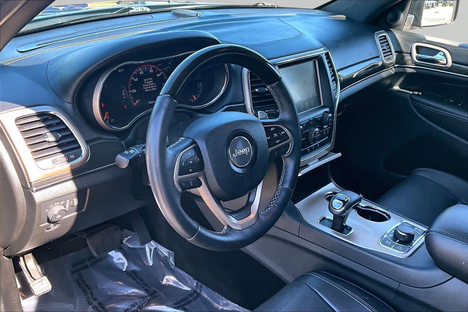 Used 2014 Jeep Grand Cherokee Overland AWD/4WD image 17