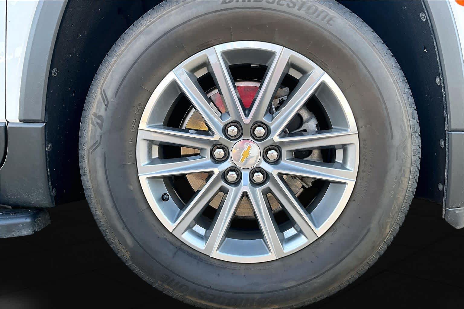 Used 2023 Chevrolet Traverse LT FWD image 10
