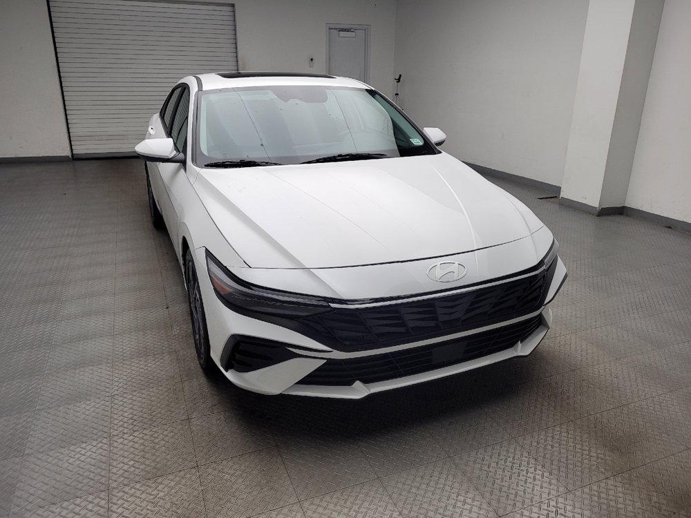 Used 2025 Hyundai Elantra SEL FWD image 14