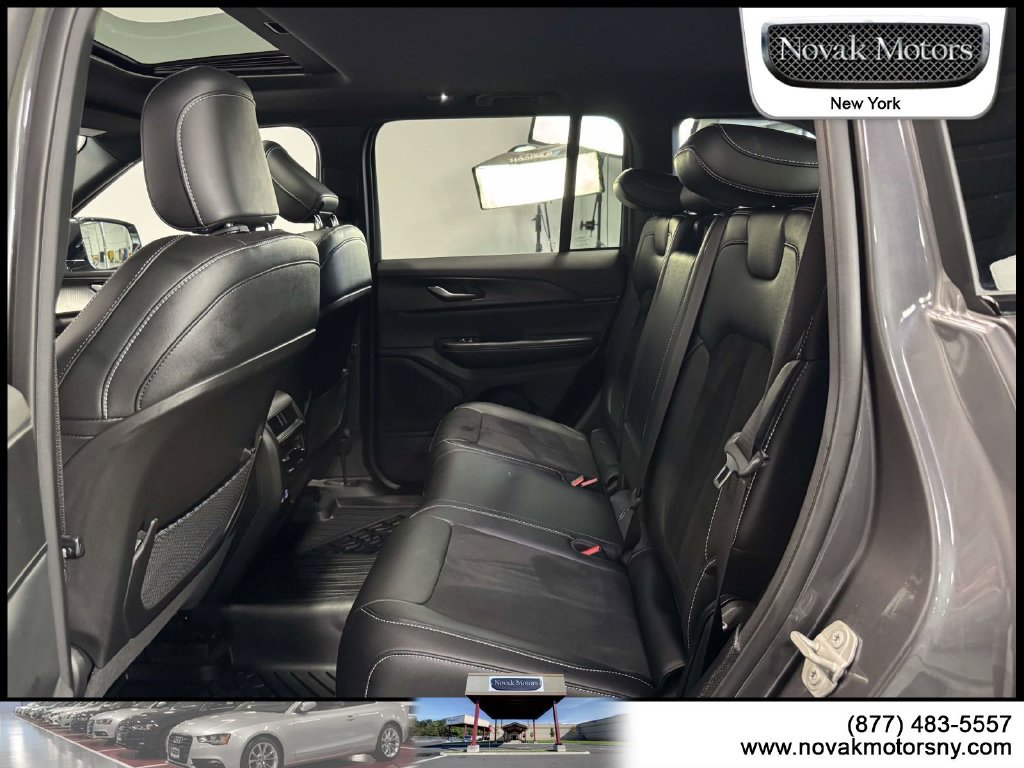 Used 2023 Jeep Grand Cherokee Altitude AWD/4WD image 14