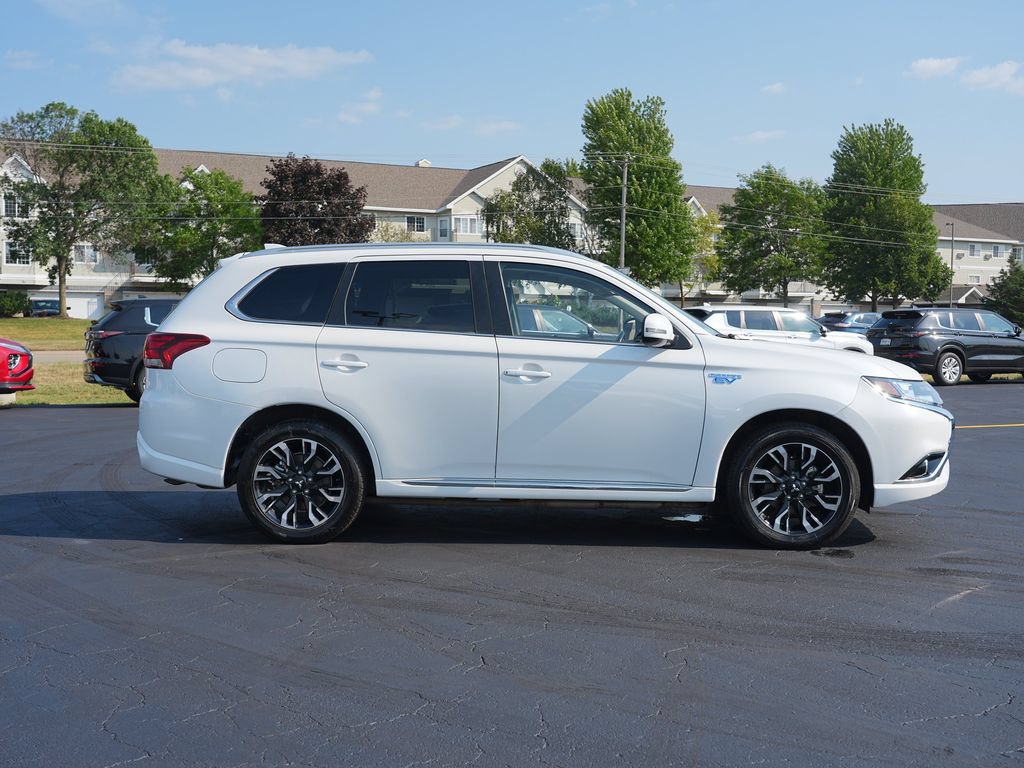 Used 2018 Mitsubishi Outlander GT AWD/4WD image 2