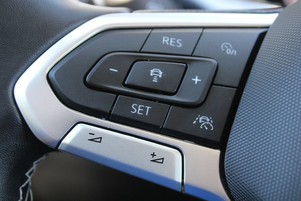 Used 2023 Volkswagen Taos SE w/ Panoramic Sunroof Package FWD image 28
