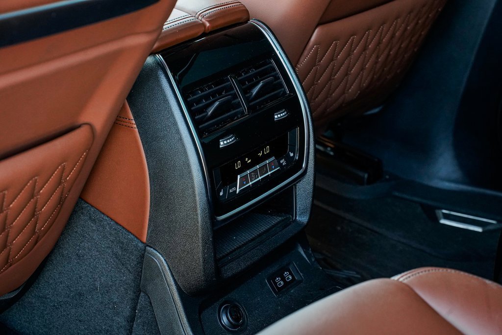 Used 2025 BMW X7 M60i image 20