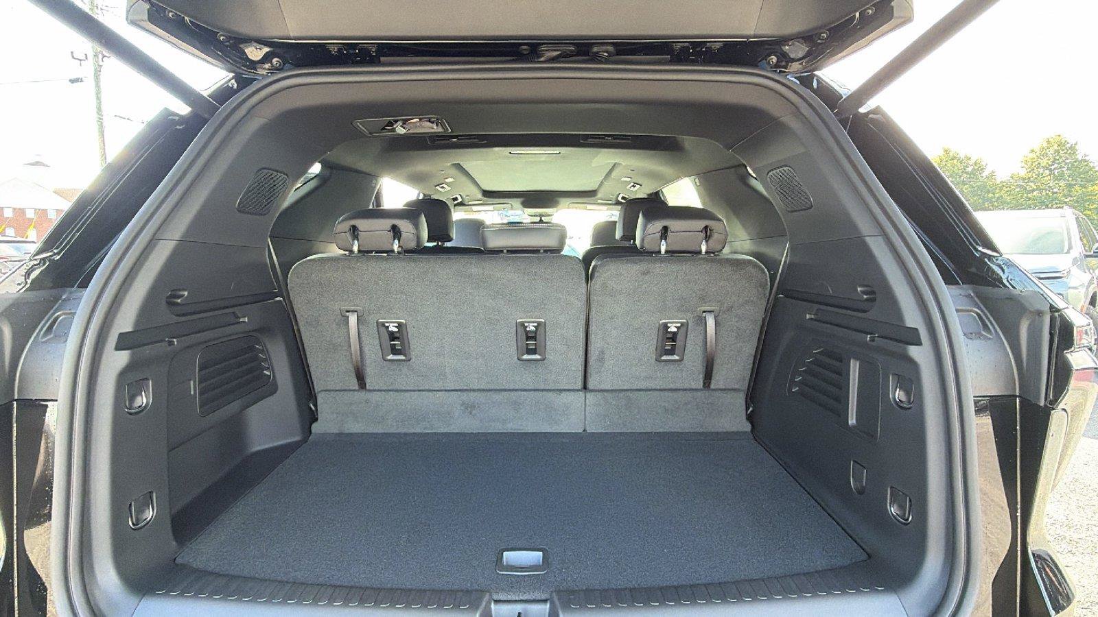 New 2027 Chevrolet Traverse LT w/ Sun and Wheel Package FWD image 14