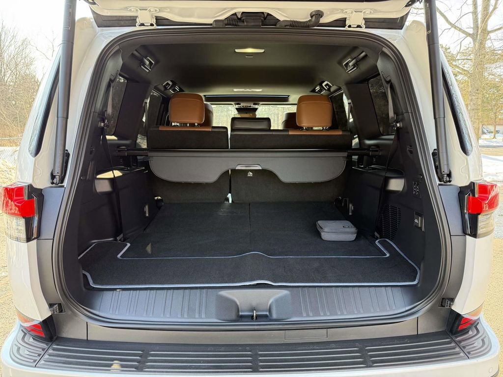 Used 2024 Lexus GX 550 w/ Accessory Package (Z1) image 29