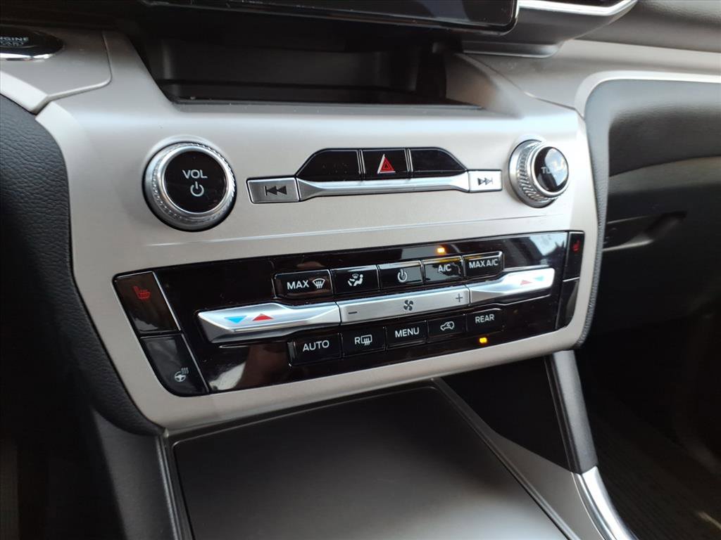 Used 2023 Ford Explorer XLT w/ Equipment Group 202A image 22