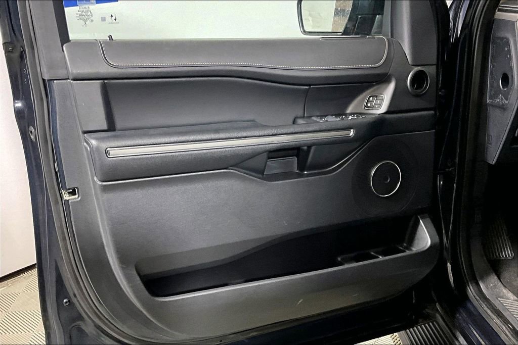 Certified 2024 Ford Expedition XLT image 18