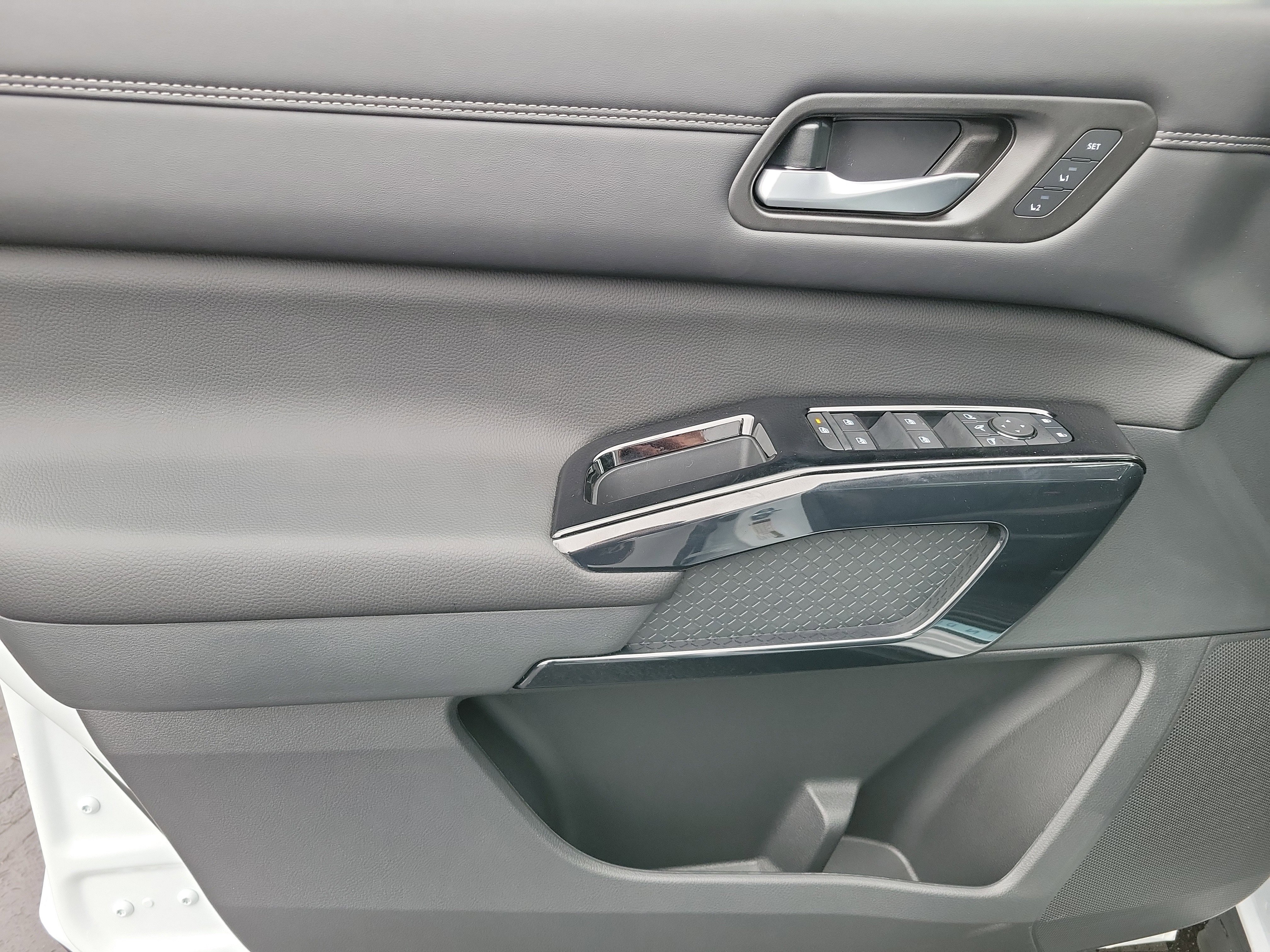 New 2026 Nissan Pathfinder Platinum image 10