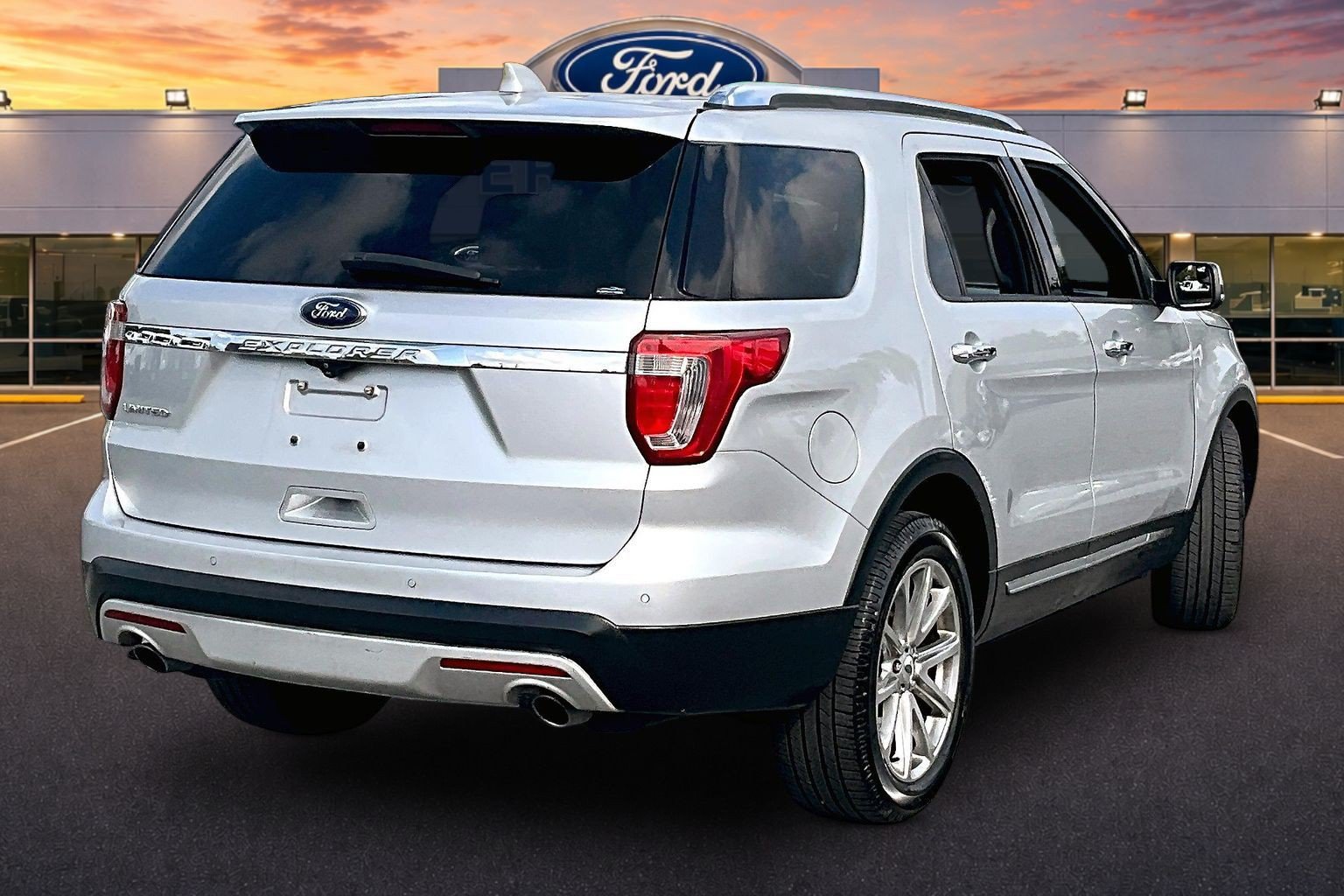 Used 2017 Ford Explorer Limited FWD image 11