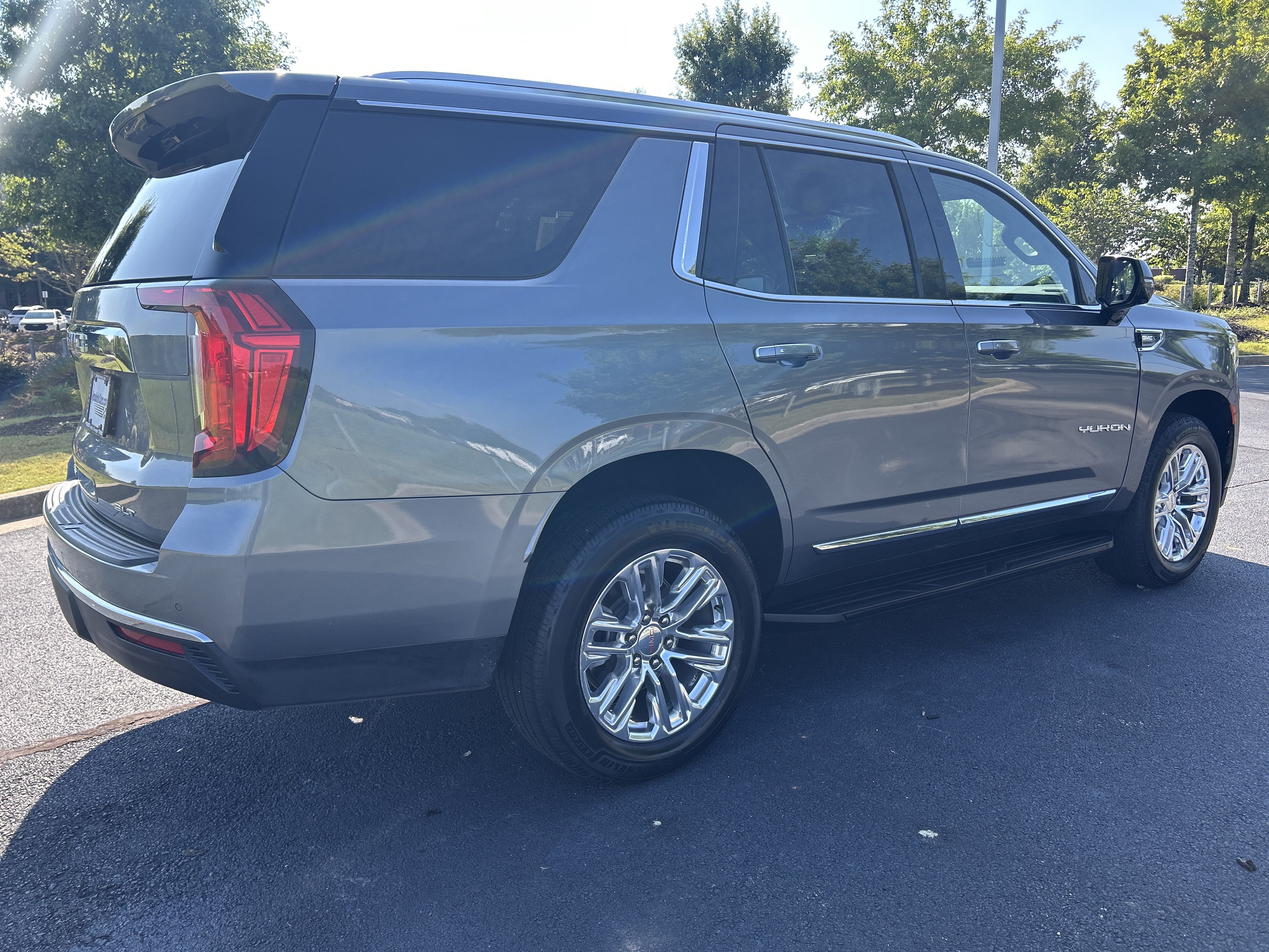 Used 2021 GMC Yukon SLT w/ SLT Luxury Package RWD image 9