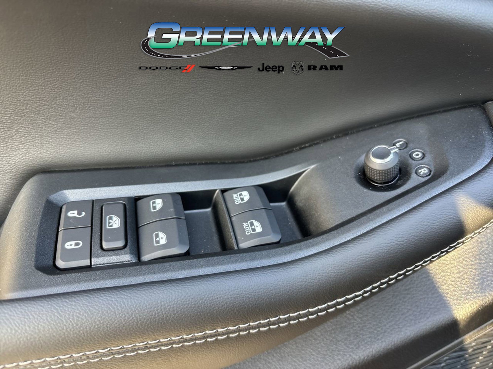 New 2025 Jeep Grand Cherokee Laredo image 16