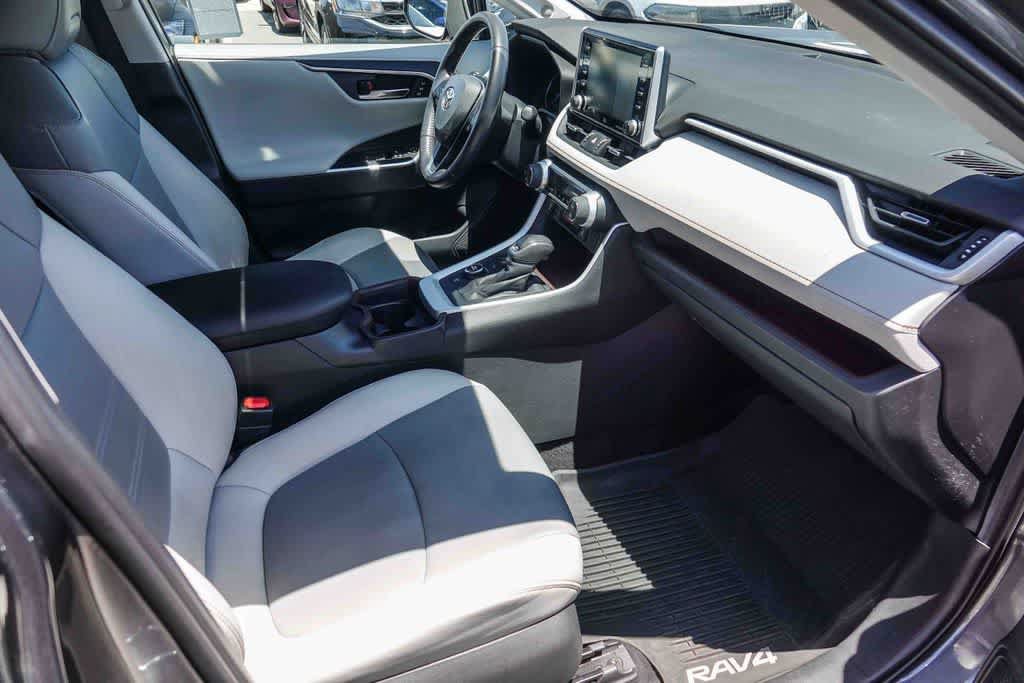 Used 2020 Toyota RAV4 Limited w/ Carpet Mat Package AWD/4WD image 15