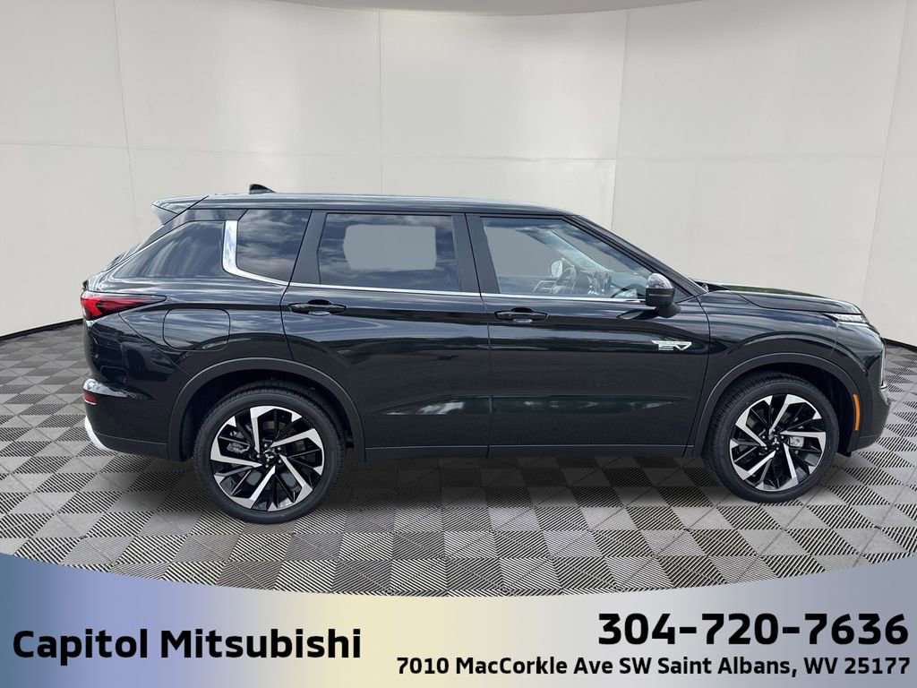 New 2025 Mitsubishi Outlander SE image 7