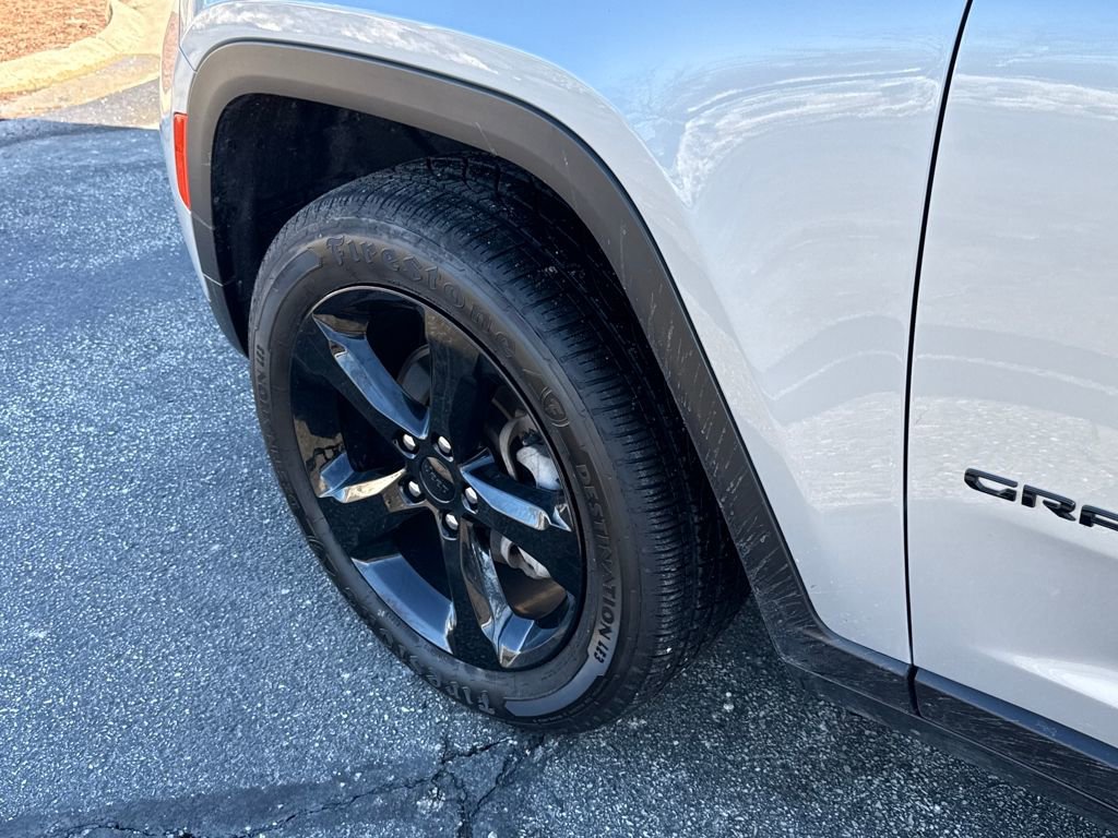 Used 2024 Jeep Grand Cherokee Limited w/ Black Appearance Package image 13