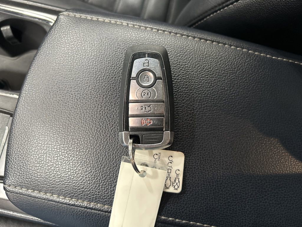 Used 2017 Ford Fusion SE w/ Fusion SE Technology Package image 22