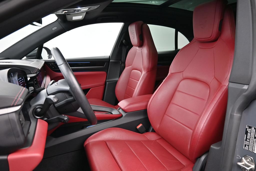 Certified 2025 Porsche Macan Electric RWD image 5