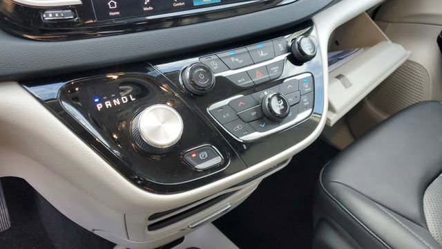 Certified 2024 Chrysler Pacifica Touring-L image 17