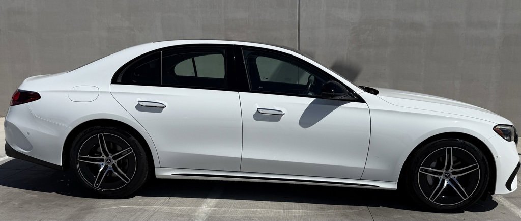 Used 2024 Mercedes-Benz E 350 4MATIC Sedan image 3