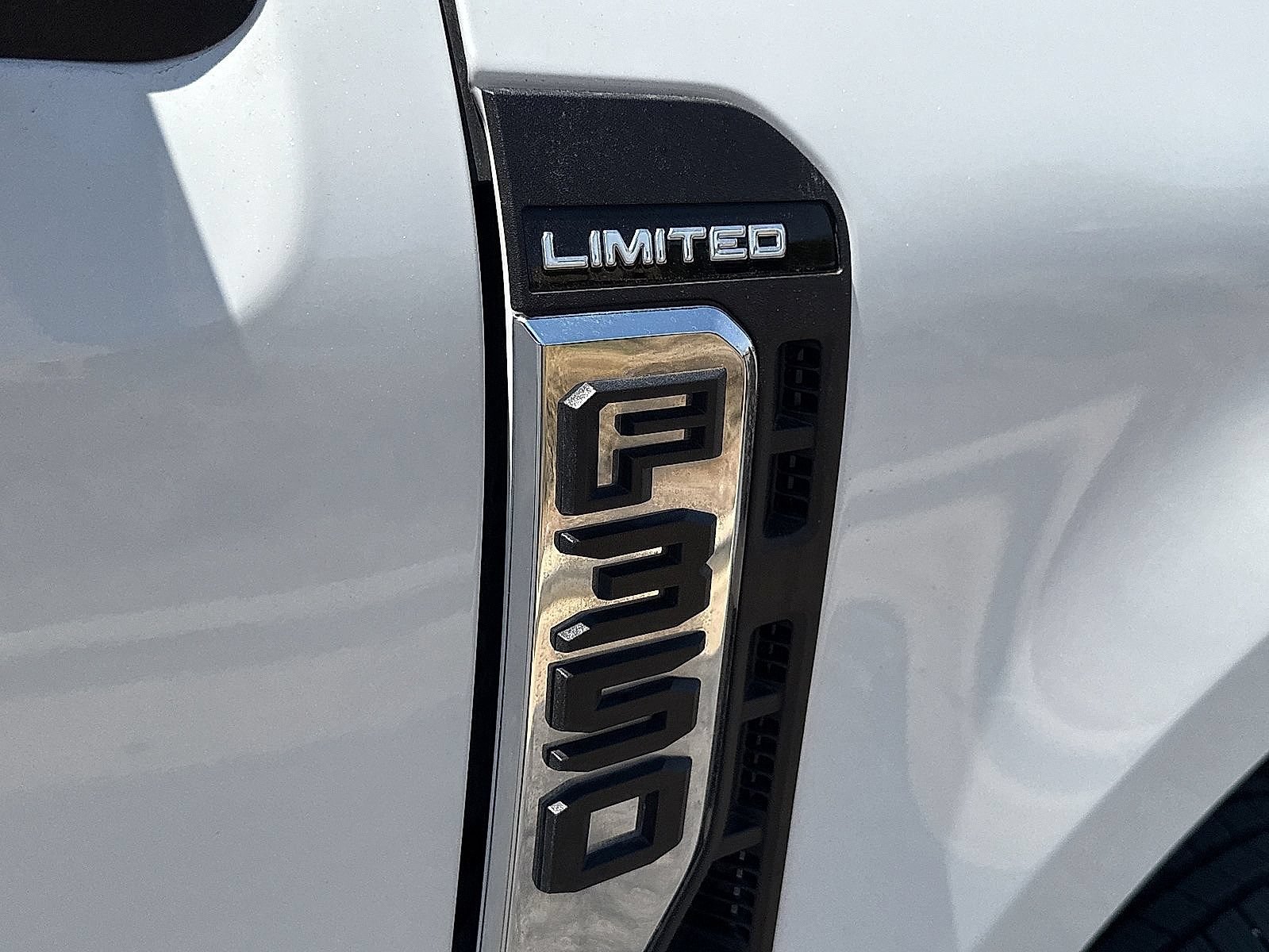 Used 2024 Ford F350 Limited AWD/4WD image 8