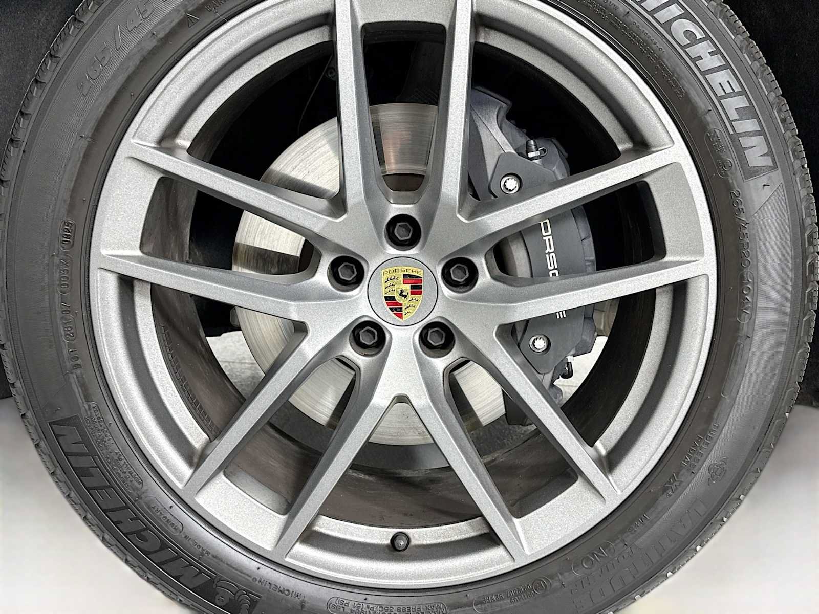 Certified 2025 Porsche Macan AWD/4WD image 31
