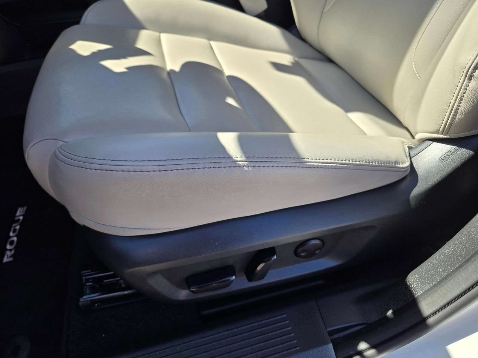 Used 2023 Nissan Rogue SL w/ SL Premium Package AWD/4WD image 19