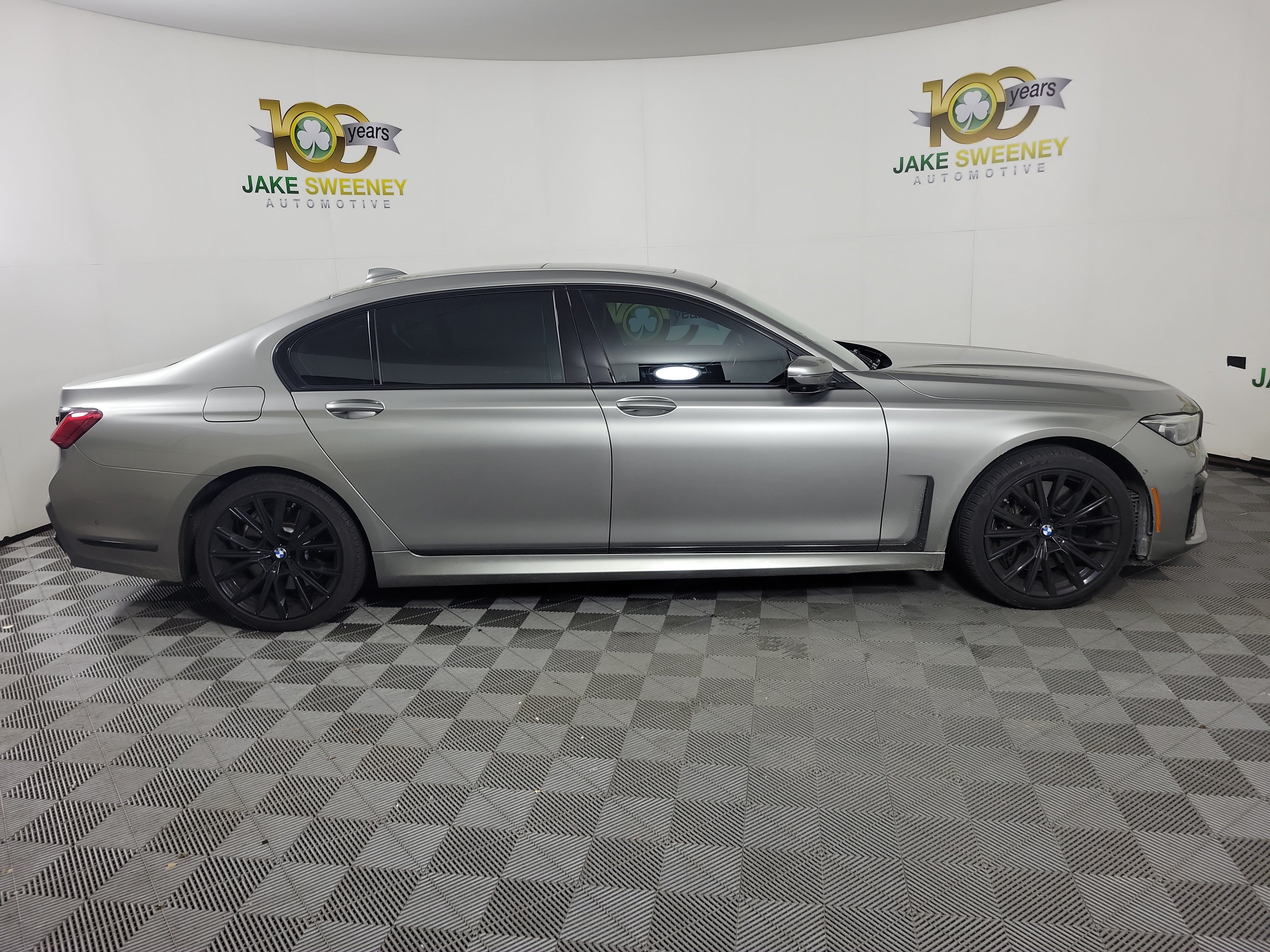 Certified 2022 BMW 740i xDrive w/ Luxury Rear Seating Package AWD/4WD image 4