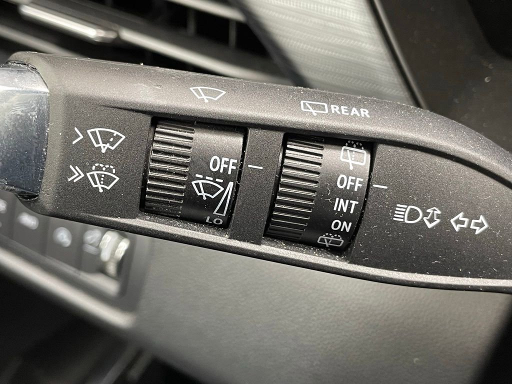 Used 2025 GMC Acadia Elevation AWD/4WD image 24