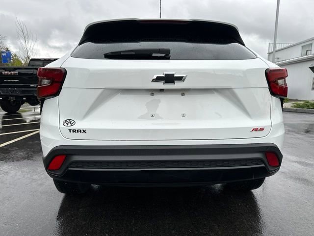Used 2025 Chevrolet Trax RS w/ Sunroof Package FWD image 3