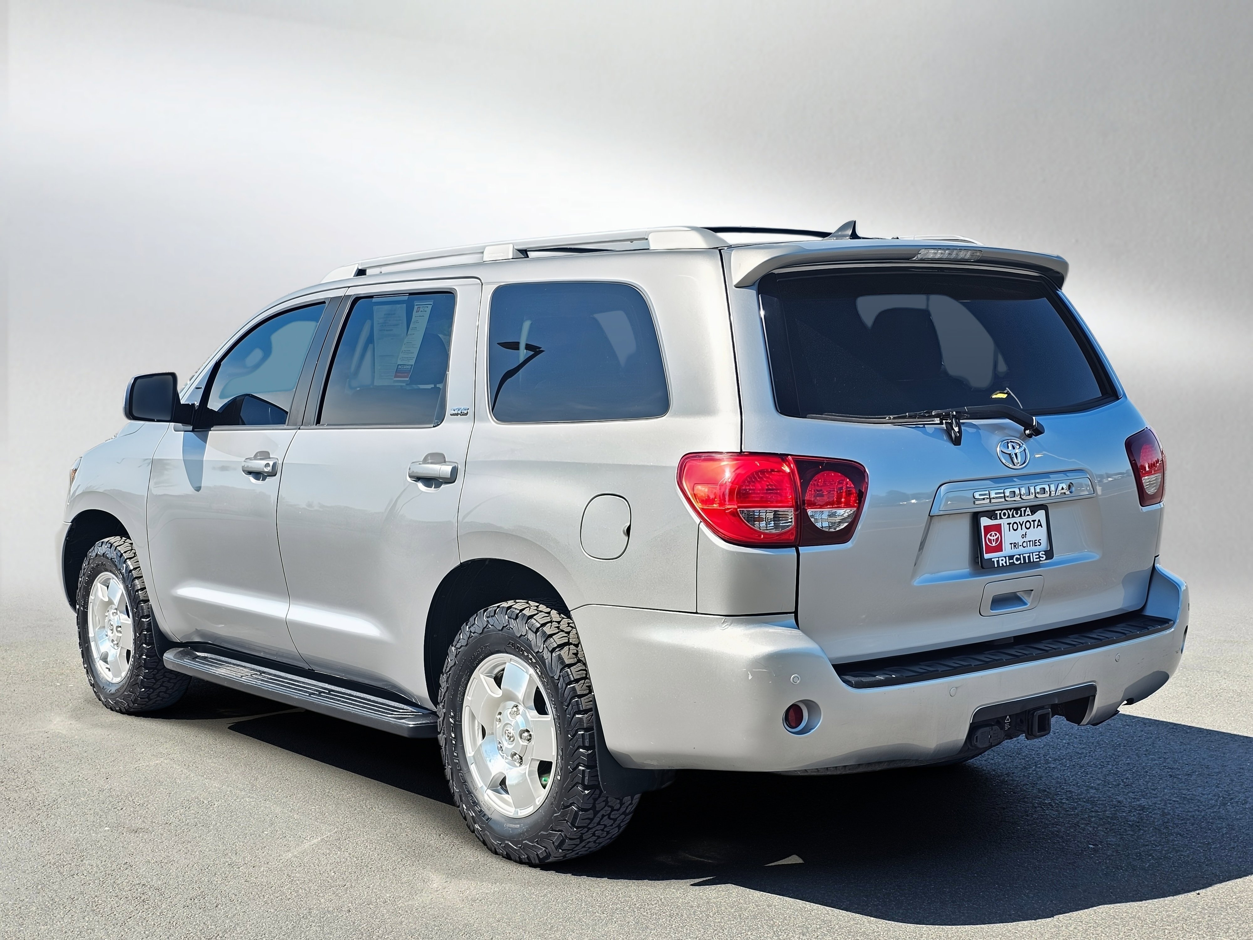 Used 2019 Toyota Sequoia SR5 AWD/4WD image 3