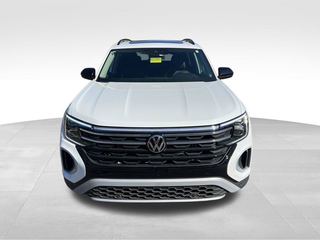 Used 2026 Volkswagen Atlas Peak Edition AWD/4WD image 3