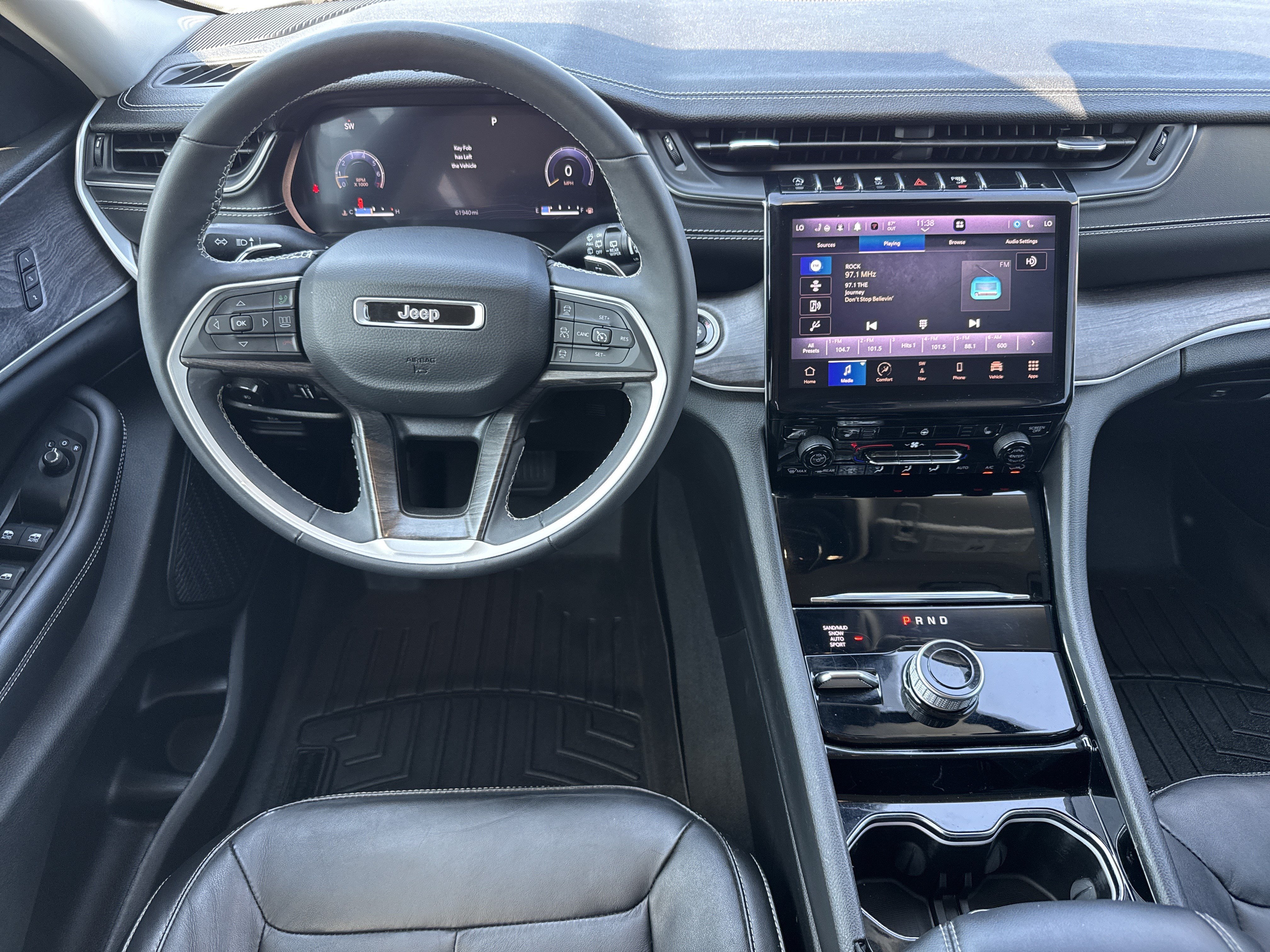 Used 2023 Jeep Grand Cherokee Limited w/ Black Appearance Package AWD/4WD image 19