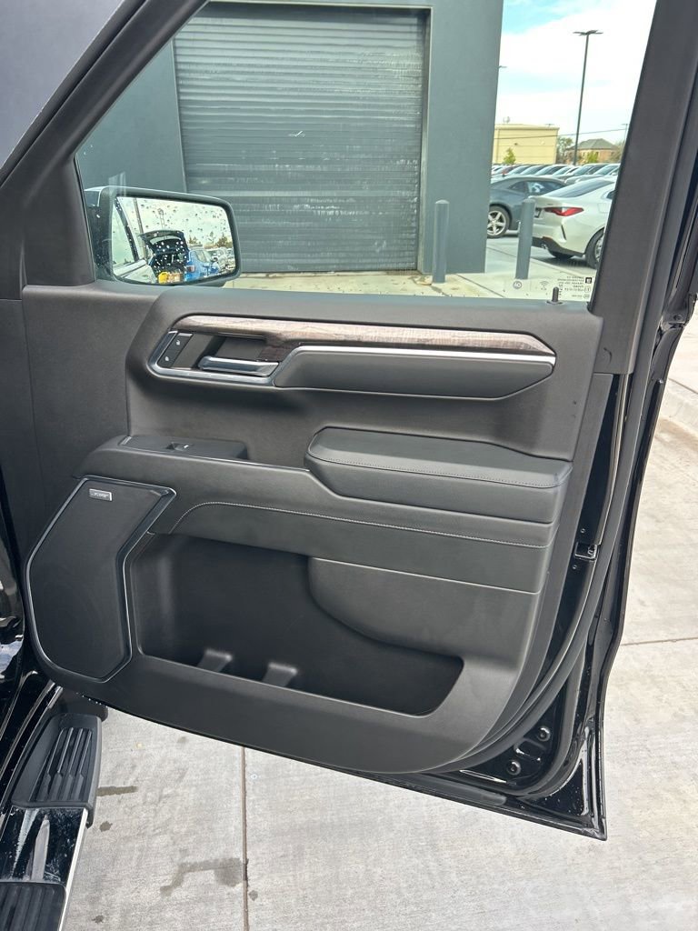 Used 2024 Chevrolet Silverado 1500 LTZ AWD/4WD image 18