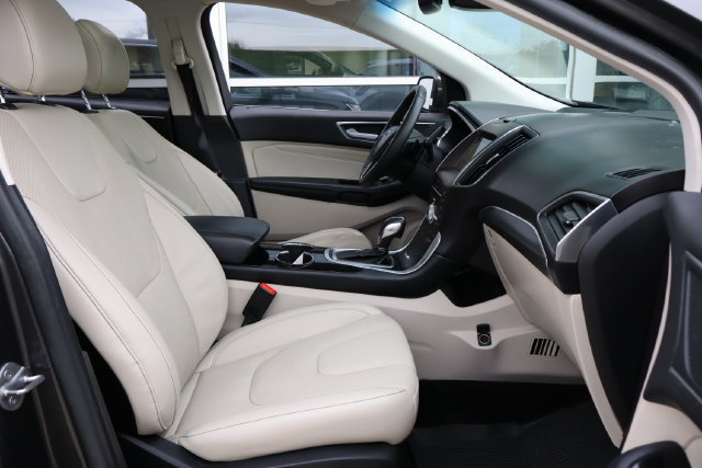 Used 2018 Ford Edge Titanium w/ Equipment Group 301A AWD/4WD image 37