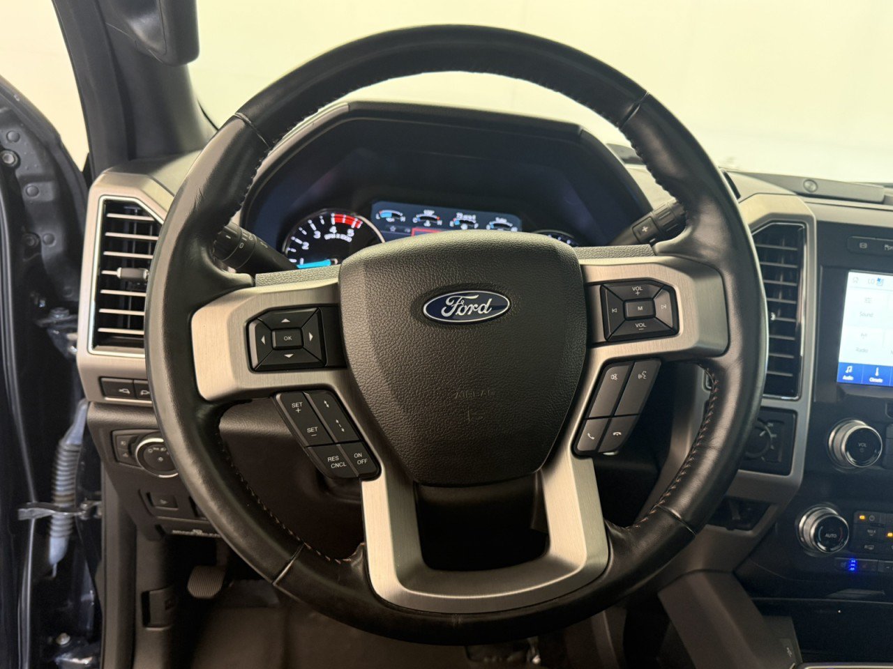 Used 2019 Ford F250 Platinum w/ Platinum Ultimate Package AWD/4WD image 22