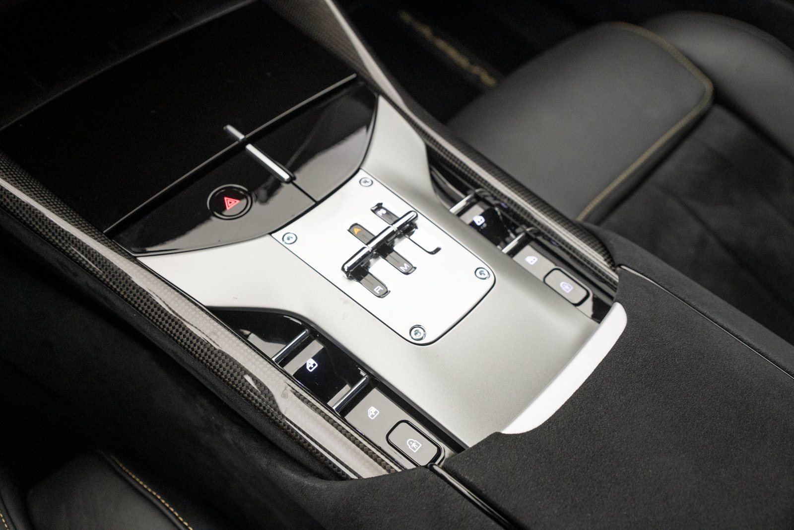 Used 2025 Ferrari Purosangue AWD/4WD image 27