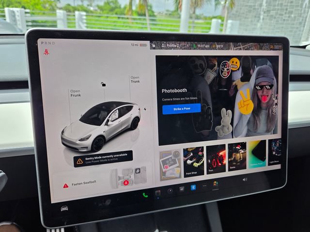 Used 2024 Tesla Model Y Performance AWD/4WD image 35
