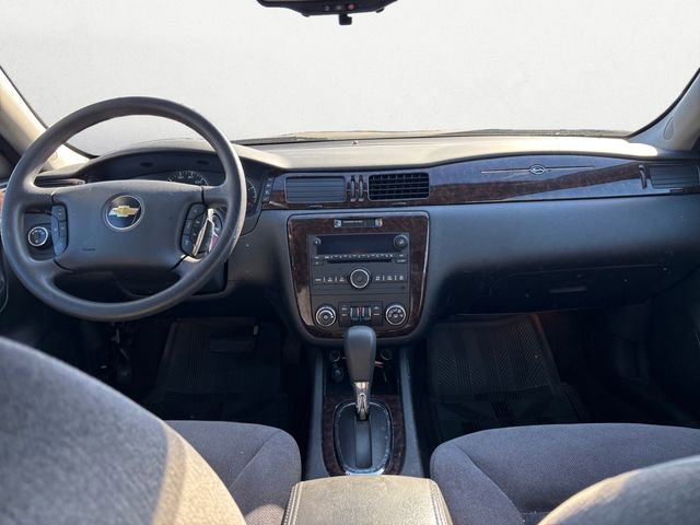 Used 2015 Chevrolet Impala LT w/ LT Sunroof Package image 10