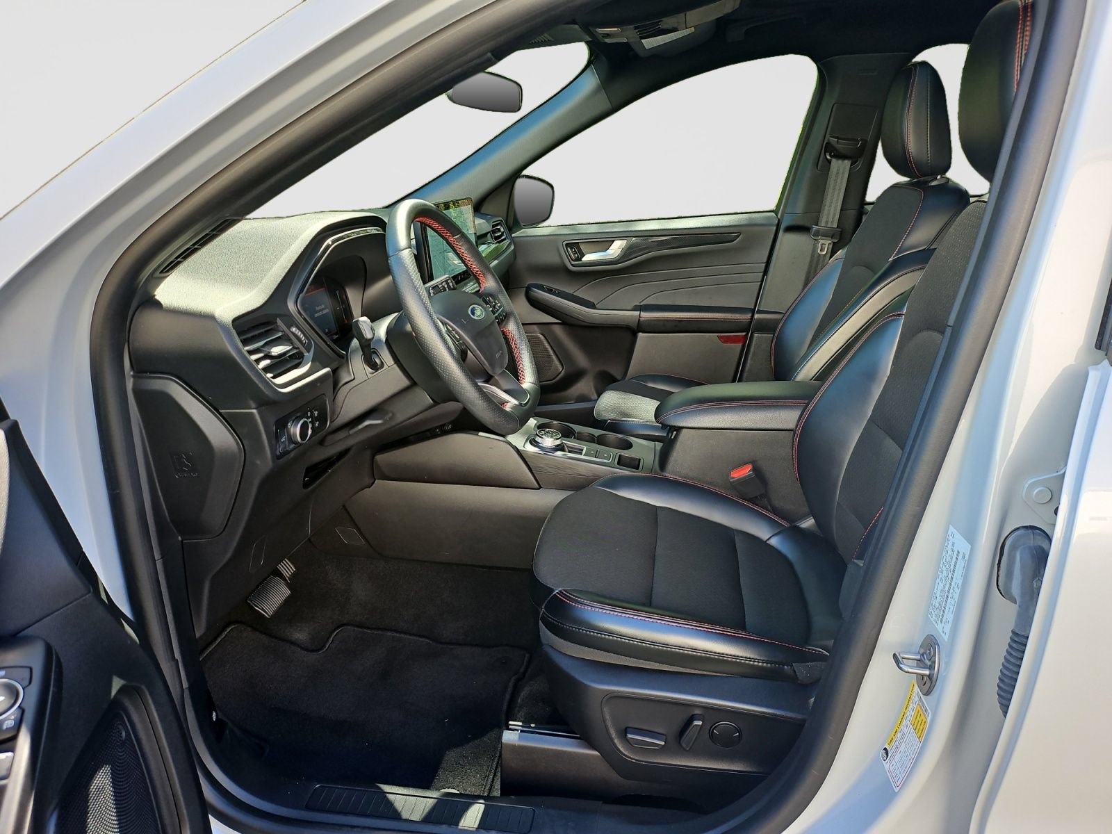 Used 2025 Ford Escape ST-Line w/ Tech Pack #1 FWD image 23