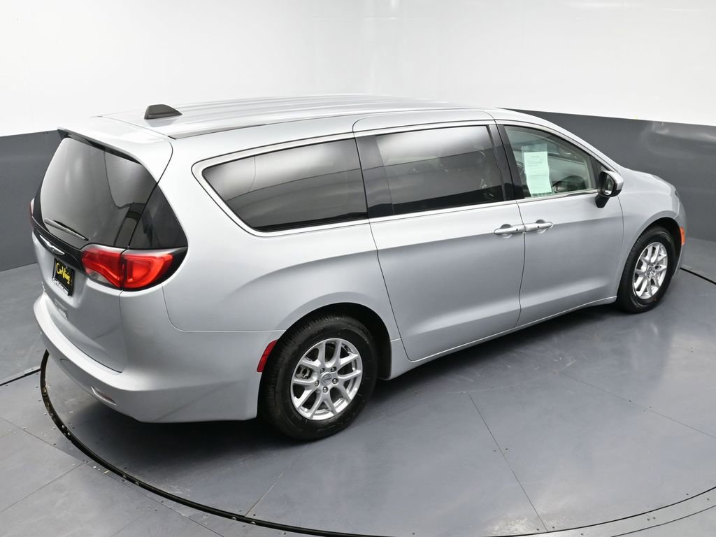 Used 2023 Chrysler Voyager LX image 43