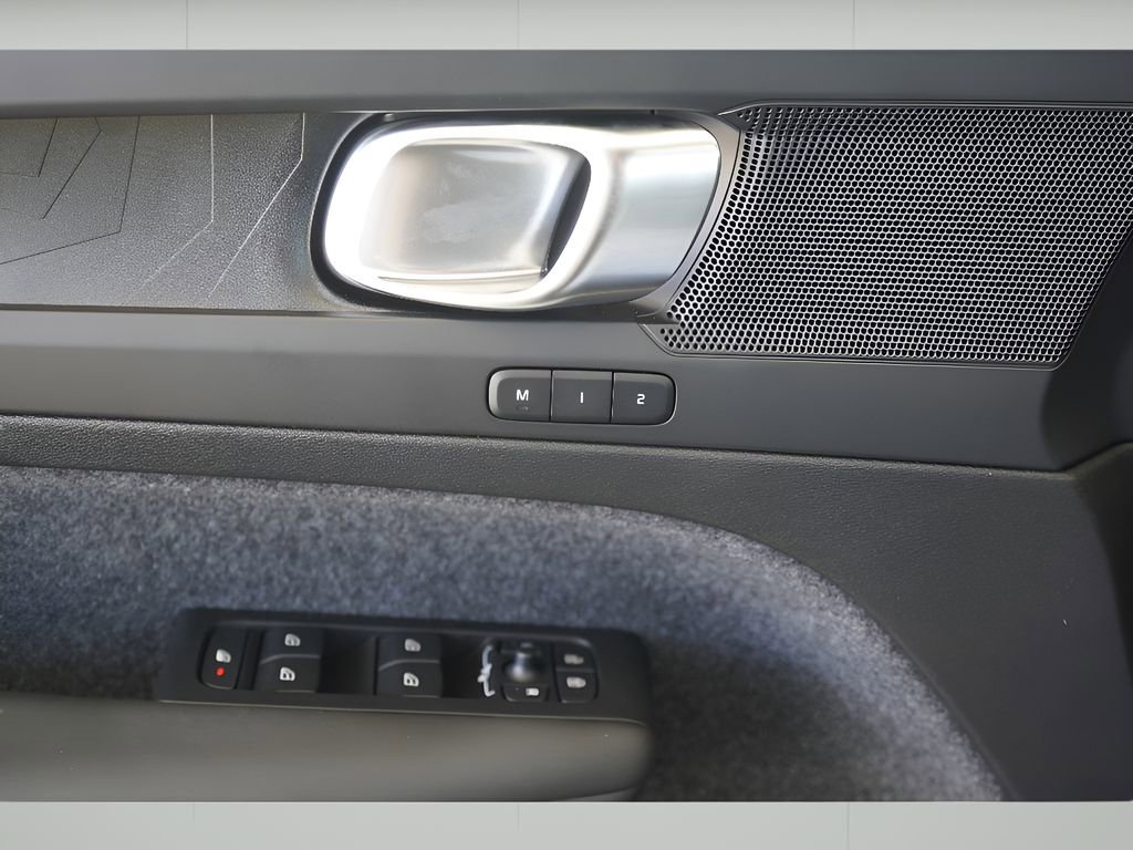 New 2025 Volvo EX40 Core w/ Climate Package image 8
