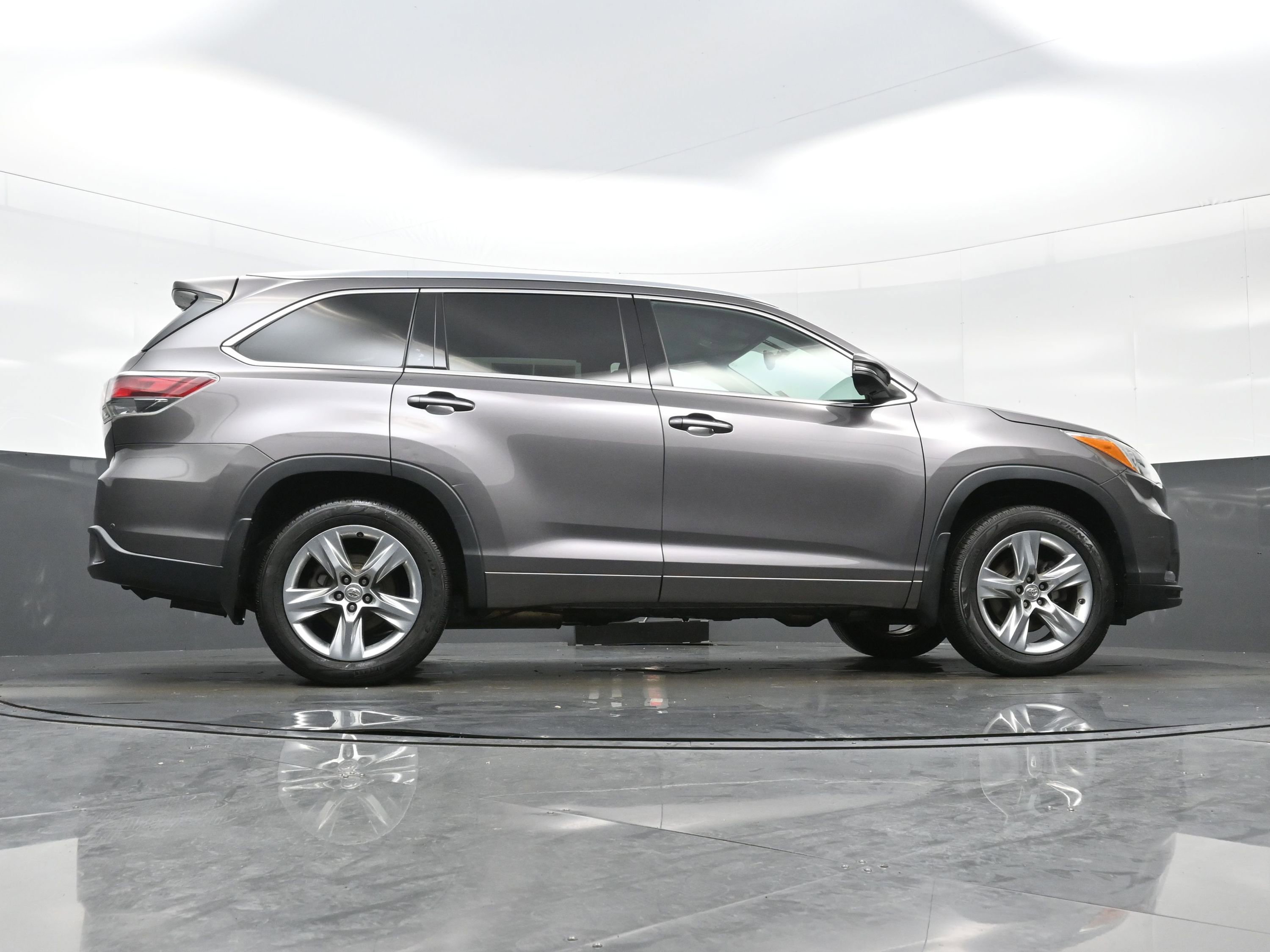 Used 2015 Toyota Highlander Limited image 35