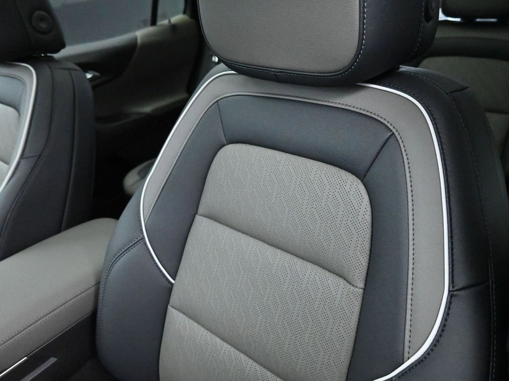 New 2026 Chevrolet Equinox LT w/ Convenience Package II image 16