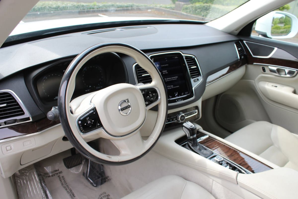 Used 2016 Volvo XC90 T6 Momentum AWD/4WD image 11
