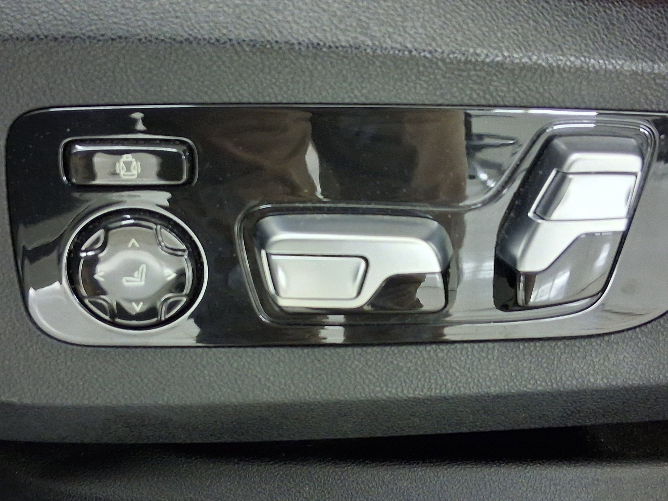 Used 2020 BMW X6 sDrive40i w/ M Sport Package image 13