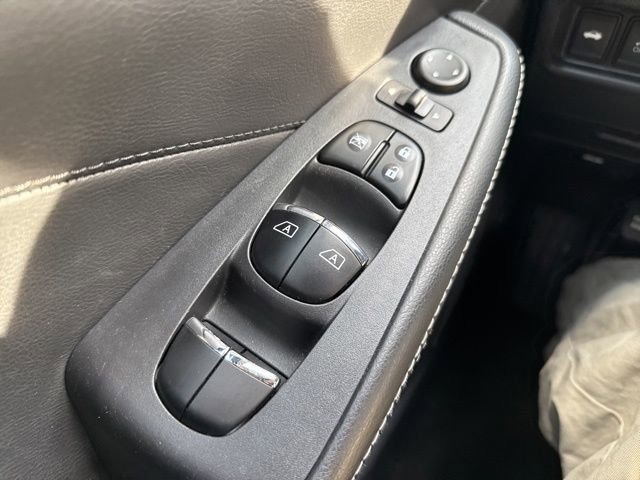 Used 2017 Nissan Maxima Platinum image 27