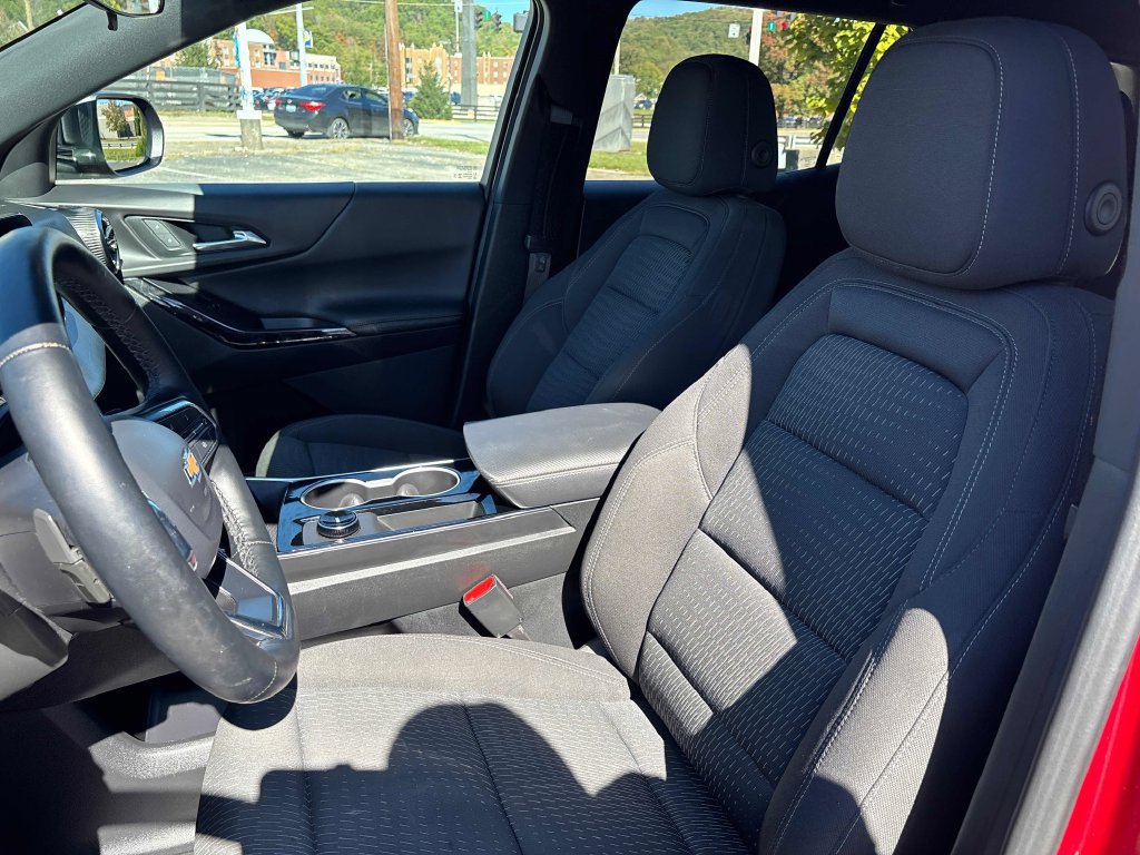 Used 2026 Chevrolet Equinox LT AWD/4WD image 10