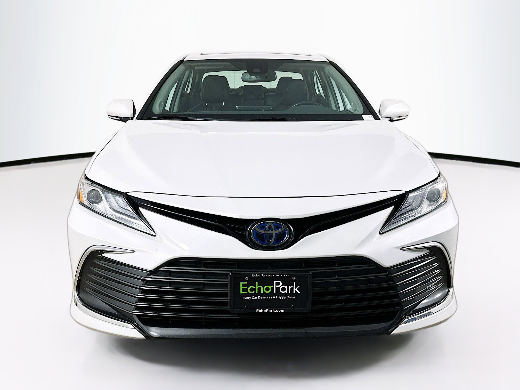 Used 2021 Toyota Camry XLE w/ Navigation Upgrade Package image 2